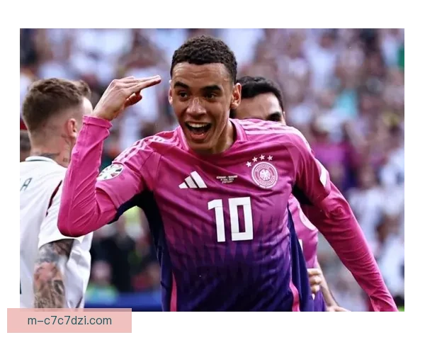 穆西亚拉庆祝梦幻回归高光时刻